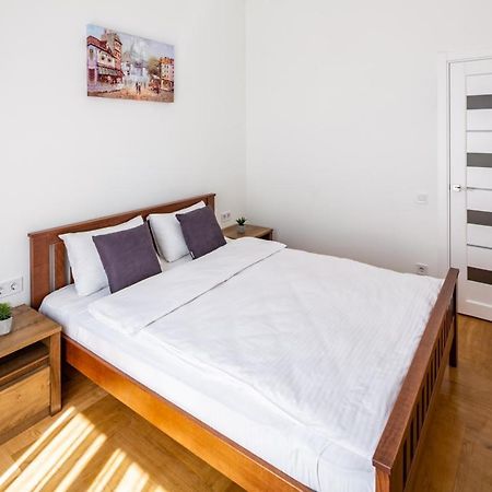 Three Bedroom Apartment On Rynok Square إلفيف المظهر الخارجي الصورة