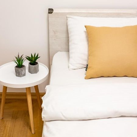 Three Bedroom Apartment On Rynok Square إلفيف المظهر الخارجي الصورة