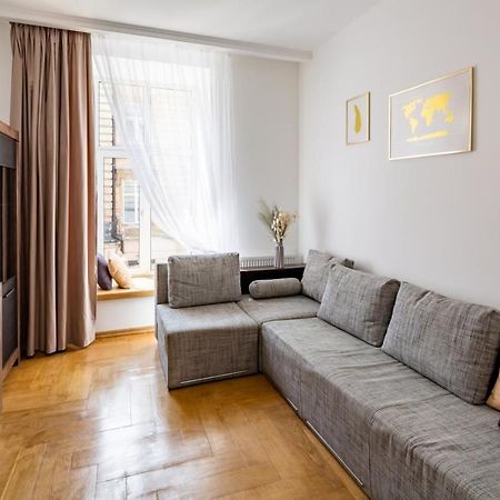 Three Bedroom Apartment On Rynok Square إلفيف المظهر الخارجي الصورة
