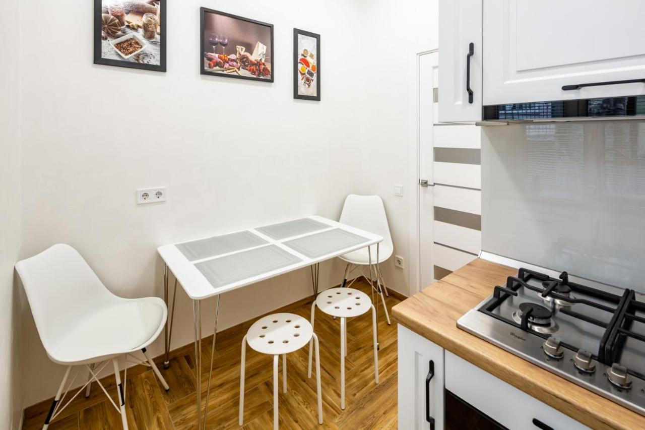 Three Bedroom Apartment On Rynok Square إلفيف المظهر الخارجي الصورة