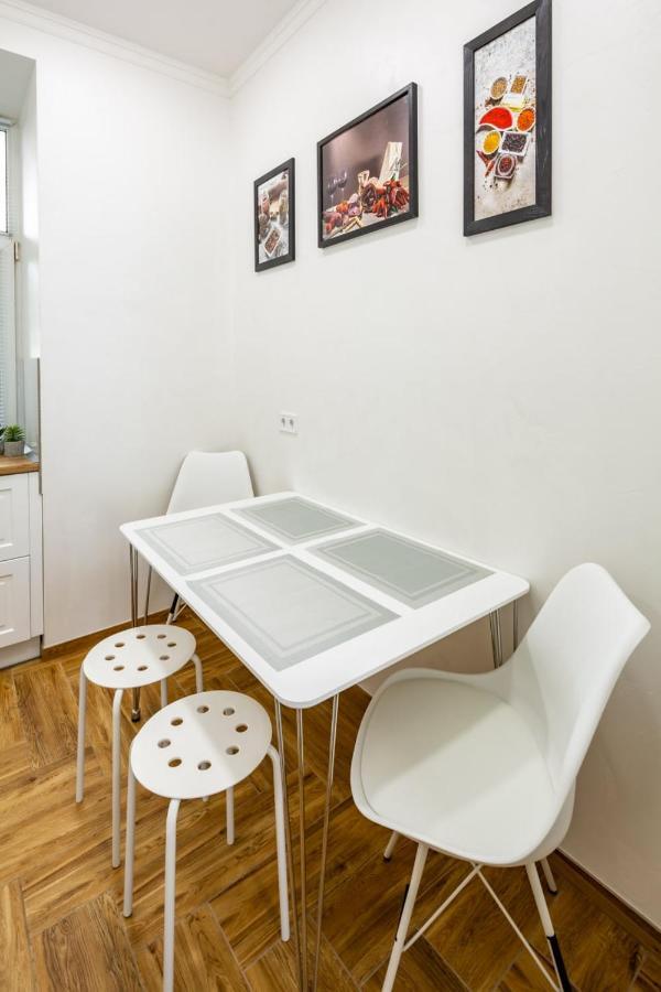 Three Bedroom Apartment On Rynok Square إلفيف المظهر الخارجي الصورة
