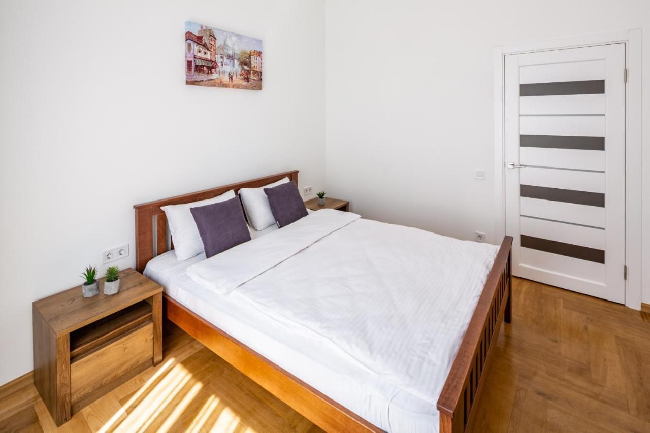 Three Bedroom Apartment On Rynok Square إلفيف المظهر الخارجي الصورة