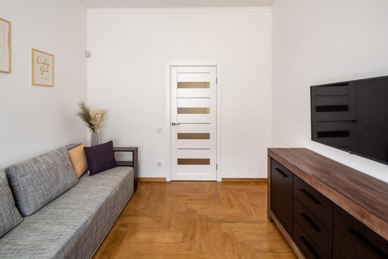 Three Bedroom Apartment On Rynok Square إلفيف المظهر الخارجي الصورة