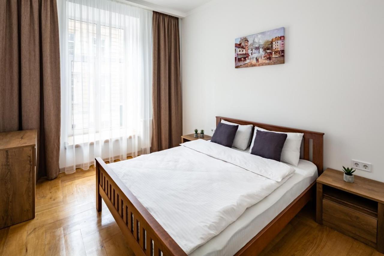 Three Bedroom Apartment On Rynok Square إلفيف المظهر الخارجي الصورة