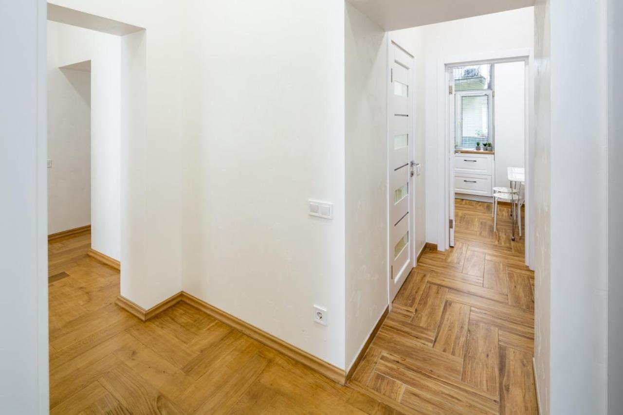 Three Bedroom Apartment On Rynok Square إلفيف المظهر الخارجي الصورة