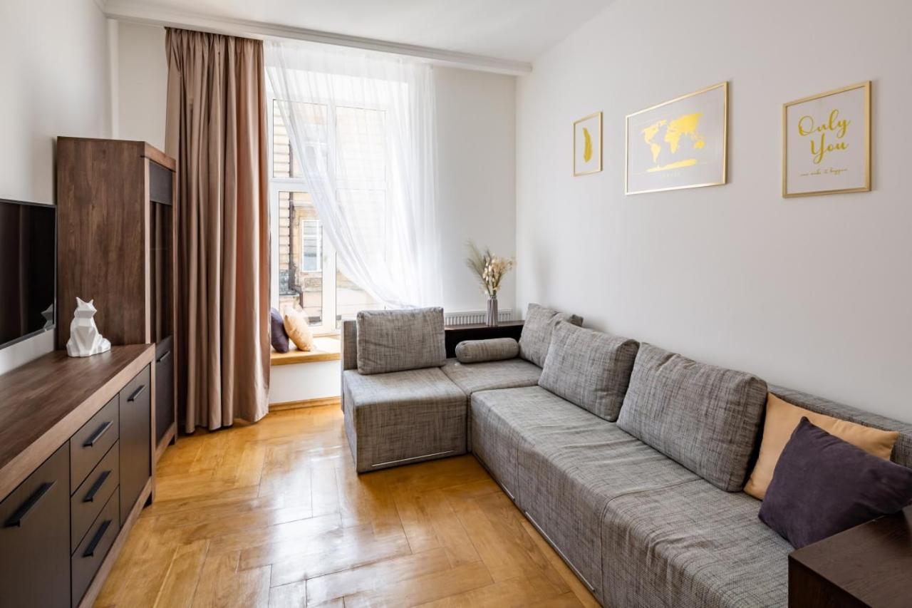 Three Bedroom Apartment On Rynok Square إلفيف المظهر الخارجي الصورة